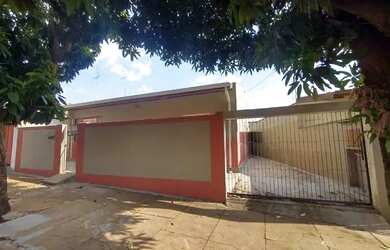 Imagem: A casa possui 2 Dormitórios, 1 Banheiro, 1 Vaga na garagem