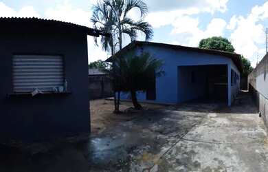 Imagem: A casa possui 2 Dormitórios, 2 Banheiros, 2 Vagas na garagem