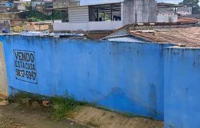 Imagem: A casa possui 2 Dormitórios, 1 Banheiro, 1 Vaga na garagem