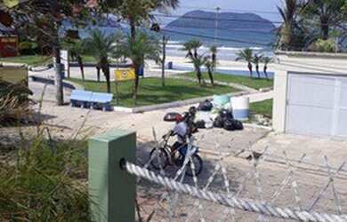 Imagem: A casa em condomínio e possui 4 Dormitórios, Suítes, 4 Banheiros