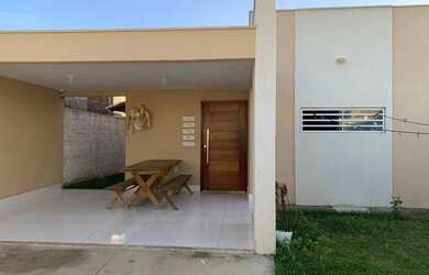 Imagem: A casa possui 3 Dormitórios, 3 Banheiros, 2 Vagas na garagem