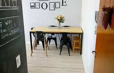 Imagem: O apartamento possui 2 Dormitórios, 1 Banheiro, 1 Vaga na garagem