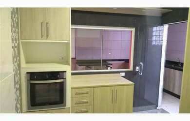 Imagem: A casa possui 3 Dormitórios, 3 Banheiros, 2 Vagas na garagem