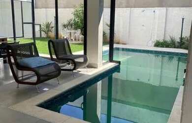 Imagem: A casa em condomínio possui 4 Dormitórios, 5 Banheiros, 4