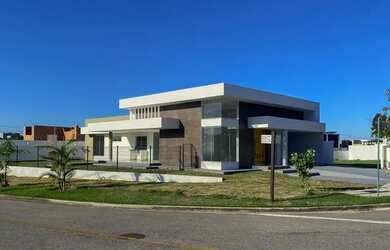 Imagem: A casa em condomínio possui 3 Dormitórios, 1 Banheiro, 2 Vagas