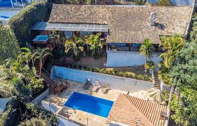 Imagem: A casa em condomínio possui 4 Dormitórios, 4 Banheiros, 4