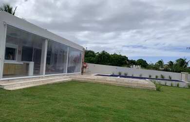 Imagem: A casa em condomínio possui 5 Dormitórios, 2 Banheiros, 300m²