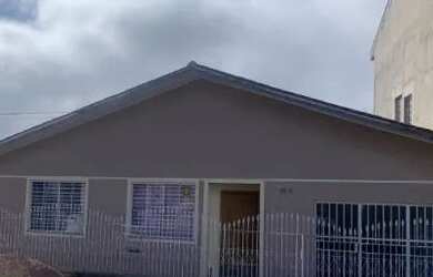 Imagem: A casa possui 5 Dormitórios, 2 Banheiros, 1 Vaga na garagem