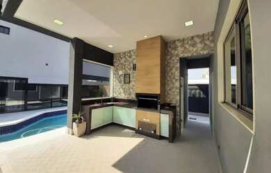 Imagem: A casa em condomínio possui 4 Dormitórios, 4 Banheiros, 2