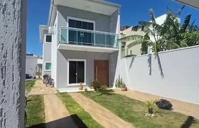 Imagem: A casa possui 3 Dormitórios, 4 Banheiros, 2 Vagas na garagem