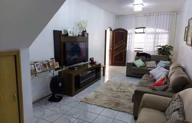 Imagem: A casa possui 4 Dormitórios, 4 Banheiros, 2 Vagas na garagem