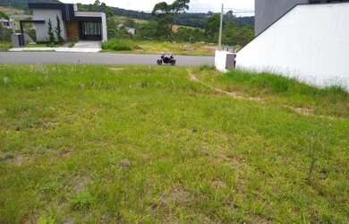 Imagem: O terreno possui 324m² de Área e está localizado em Cézar