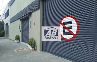 Imagem: O depósito possui 2 Vagas na garagem e 911m² de Área e está