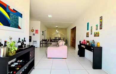 Imagem: A casa possui 3 Dormitórios, 2 Banheiros, 4 Vagas na garagem