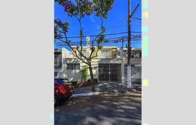 Imagem: A casa possui 4 Dormitórios, 2 Banheiros, 2 Vagas na garagem