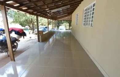 Imagem: A casa possui 4 Dormitórios, 2 Banheiros, 100m² de Área e