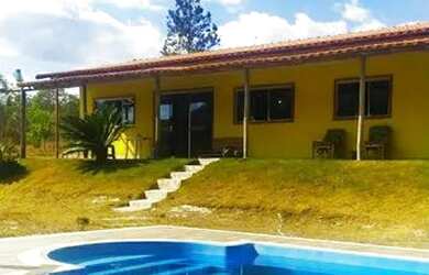 Imagem: A casa possui 5 Dormitórios e está localizado em Ouro Preto