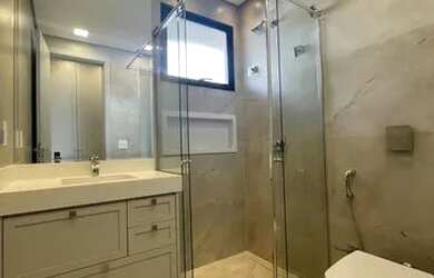 Imagem: A casa em condomínio possui 4 Dormitórios, 2 Banheiros, 5