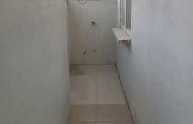 Imagem: A casa possui 1 Dormitório, 1 Banheiro e está localizado