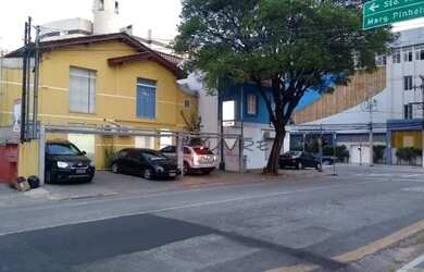 Imagem: O depósito possui 5 Vagas na garagem, 115m² de Área e está