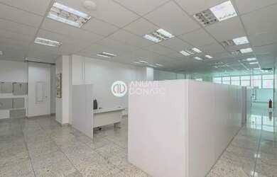 Imagem: O depósito possui 5 Vagas na garagem, 525m² de Área e está