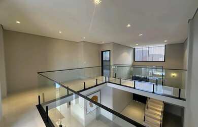 Imagem 12: Sobrado para venda possui 453 metros quadrados com 4 suítes em Jardins...