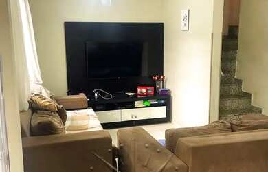 Imagem 2: Sobrado para venda possui 109 metros quadrados com 3 quartos em Vila Isolina...