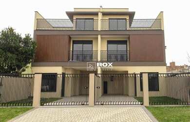 Imagem: A casa possui 3 Dormitórios, 4 Banheiros, 2 Vagas na garagem