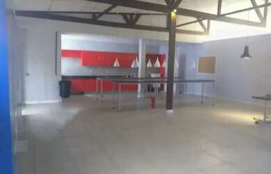 Imagem: O depósito possui 5 Vagas na garagem e 2017m² de Área e está