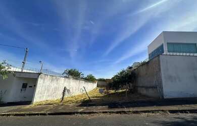 Imagem: Terreno à venda no bairro Cidade Jardim em Uberlândia