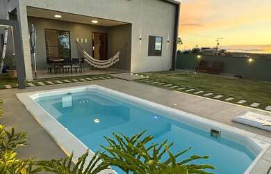 Imagem: A casa em condomínio possui 4 Dormitórios, 4 Banheiros e Imóvel