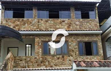 Imagem: A casa possui 4 Dormitórios, 3 Banheiros, 258m² de Área e