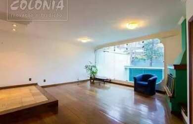 Imagem: A casa possui 3 Dormitórios, 5 Banheiros, 4 Vagas na garagem