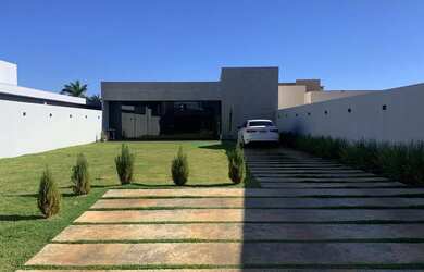 Imagem: A casa em condomínio possui 1 Dormitório, 3 Banheiros, 4 Vagas