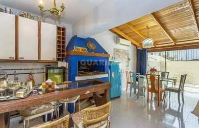 Imagem 3: Casa em Condomínio com 4 dormitórios, sendo 1 suíte, e 2 vagas de garagem...