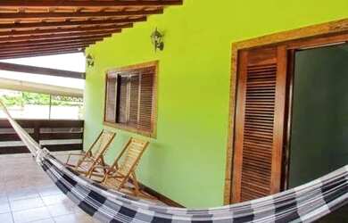 Imagem: A casa possui 3 Dormitórios, 3 Banheiros, 2 Vagas na garagem