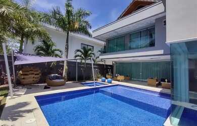 Imagem: A casa possui 4 Dormitórios, 5 Banheiros, 4 Vagas na garagem