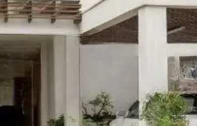 Imagem: A casa possui 3 Dormitórios, 3 Banheiros, 5 Vagas na garagem