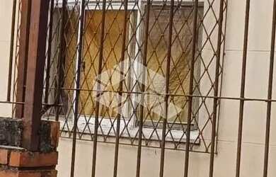 Imagem: A casa possui 3 Dormitórios, 1 Banheiro, 3 Vagas na garagem