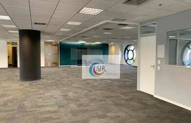 Imagem: O depósito possui 5 Vagas na garagem e 675m² de Área e está