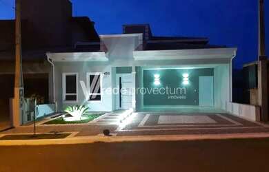 Imagem: A casa em condomínio possui 3 Dormitórios, 2 Banheiros, 4