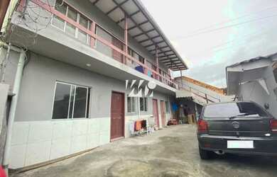 Imagem: A casa possui 4 Dormitórios, 4 Banheiros, 4 Vagas na garagem