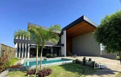 Imagem: A casa em condomínio possui 5 Dormitórios, 5 Banheiros e 320m²