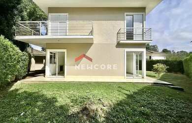 Imagem: A casa em condomínio possui 4 Dormitórios, 4 Banheiros, 5