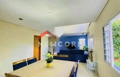 Imagem: A casa possui 4 Dormitórios, 4 Banheiros, 5 Vagas na garagem