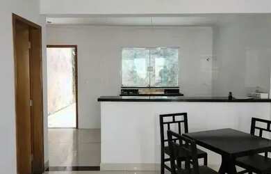 Imagem: A casa em condomínio possui 3 Dormitórios, 2 Banheiros, 2