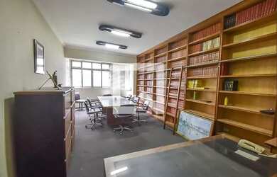 Imagem: O apartamento possui 3 Dormitórios, 1 Banheiro e 101m² de