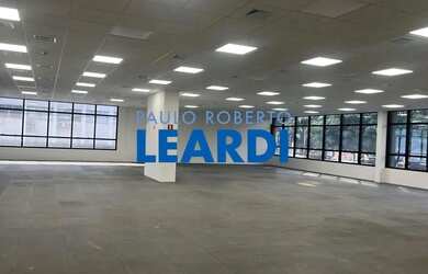 Imagem: O depósito possui 4 Vagas na garagem, 605m² de Área e está