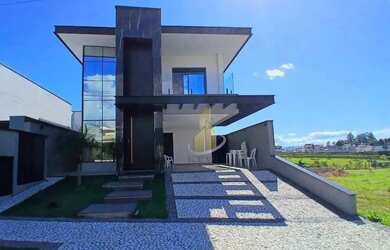 Imagem: A casa em condomínio possui 3 Dormitórios, 4 Banheiros, 4