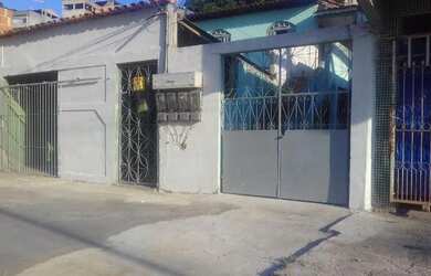 Imagem: A casa possui 2 Dormitórios, 1 Banheiro, 1 Vaga na garagem